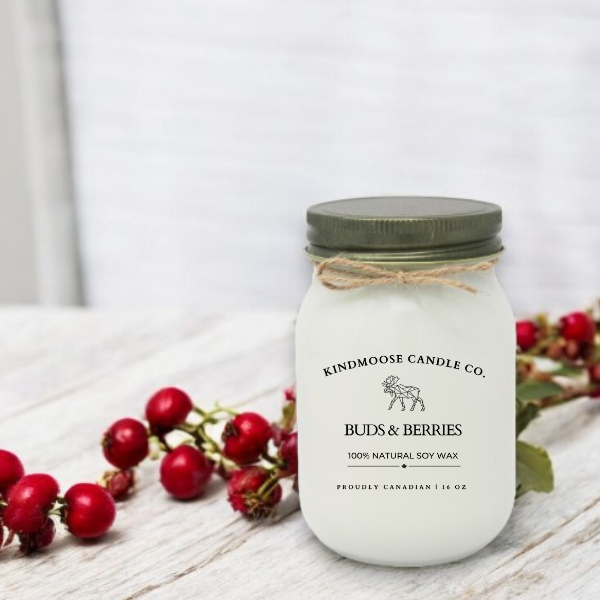 BUDS & BERRIES Soy Wax Candle 16 oz
